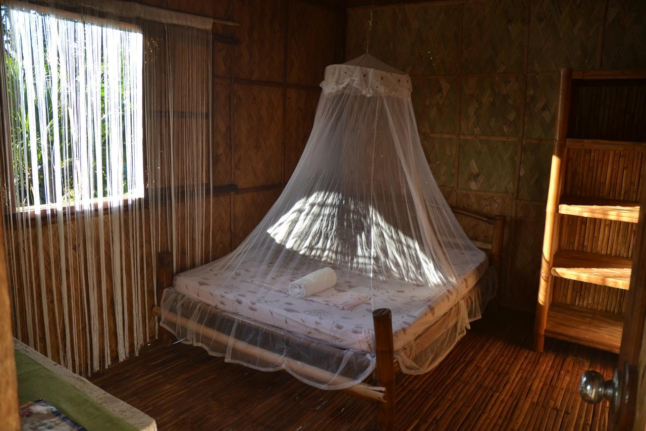 Bamboo Beach Resort Puerto Galera Kültér fotó
